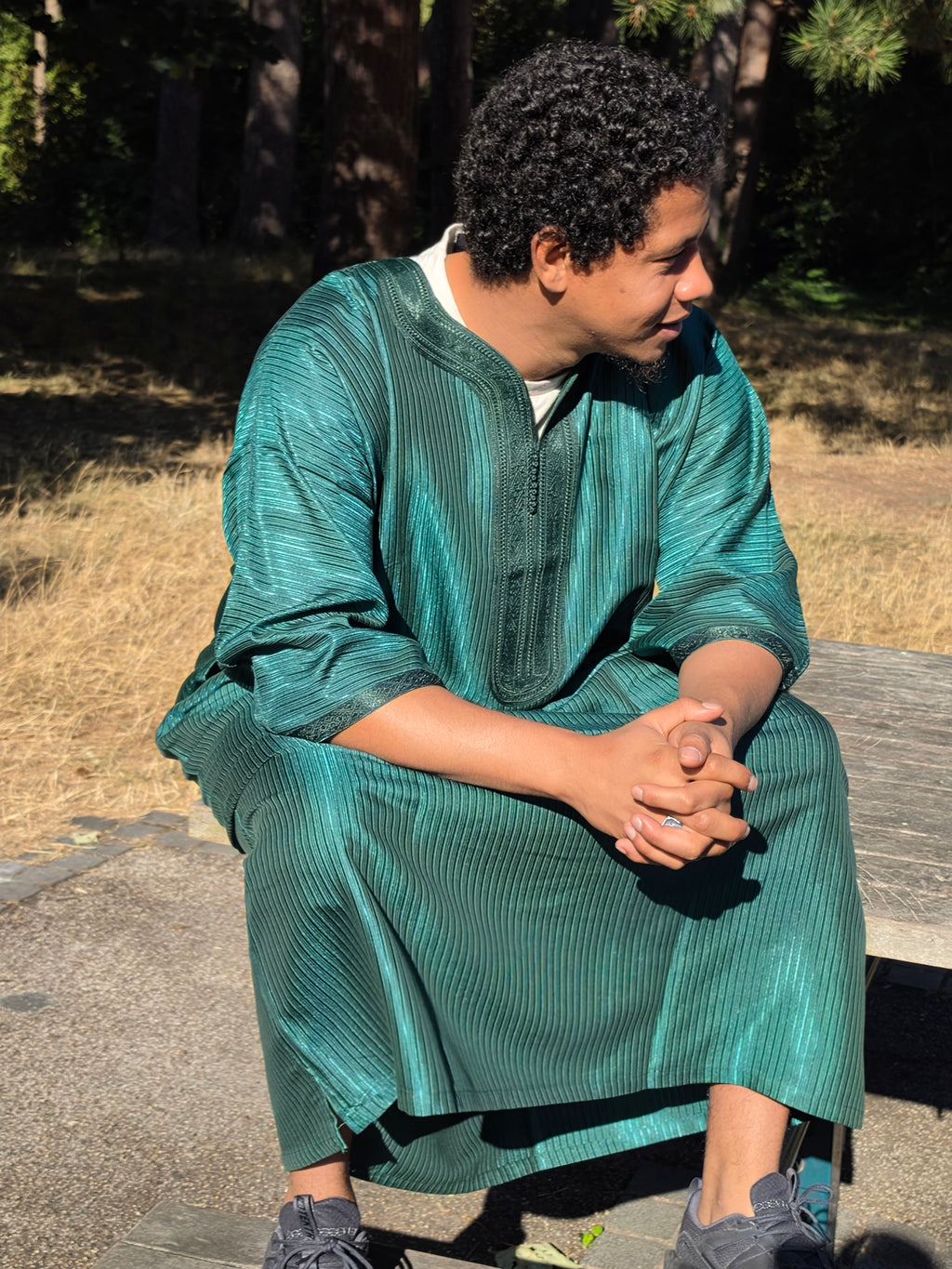 Side profile of the forest green Gandoura showing the relaxed, loose fit