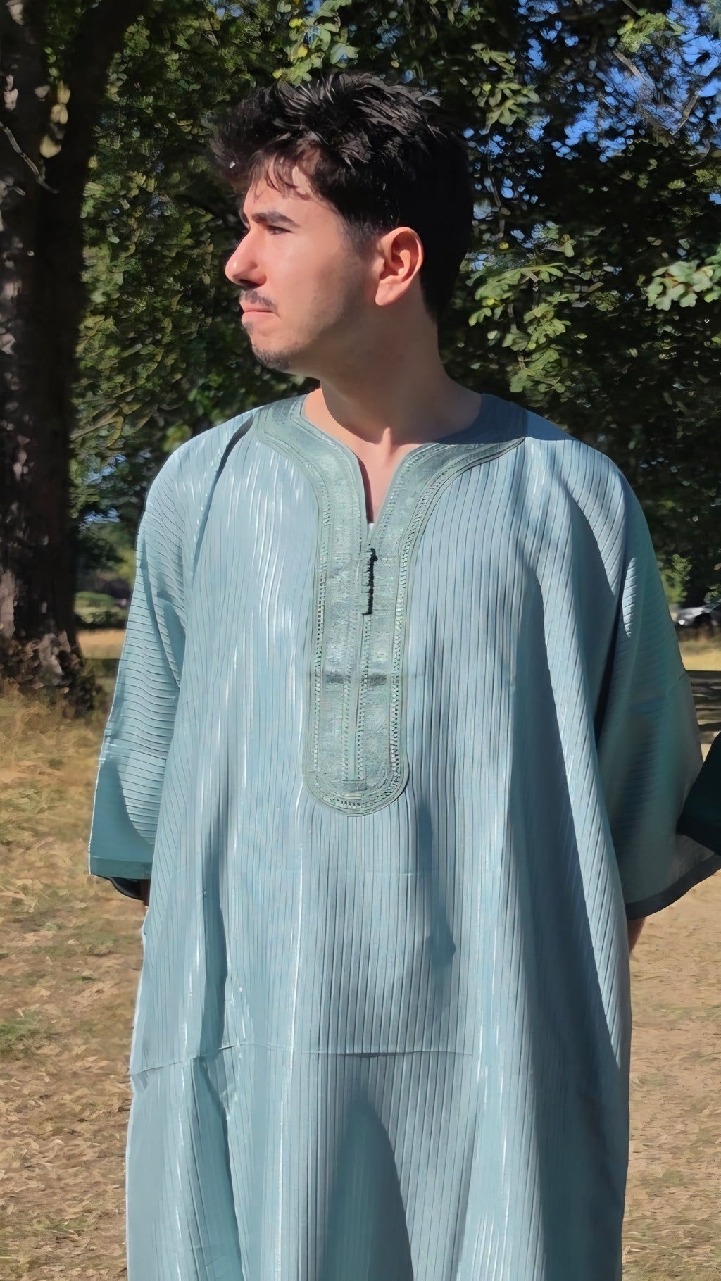 Front profile of the eucalyptus Gandoura