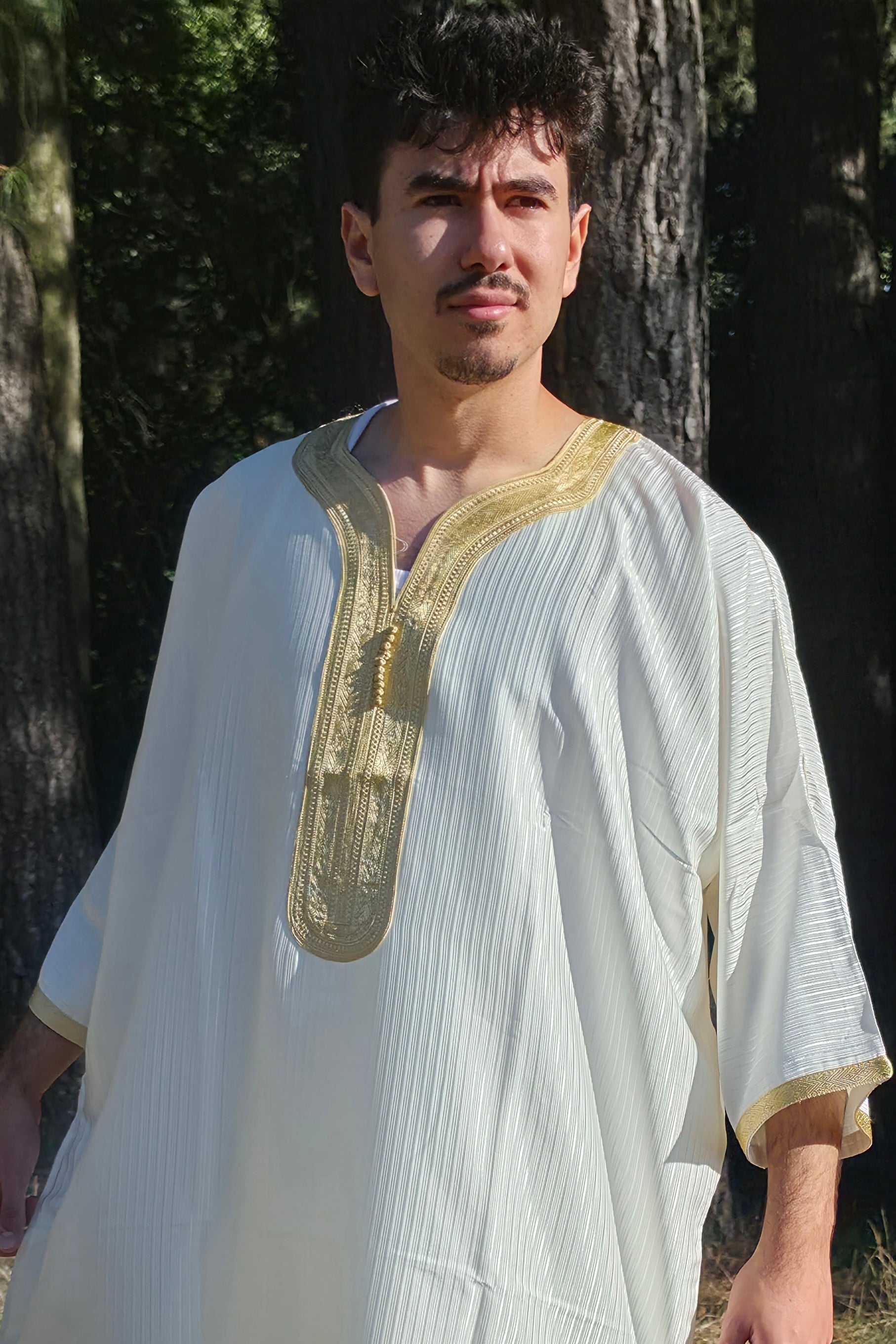 Front profile of the white gold Gandoura